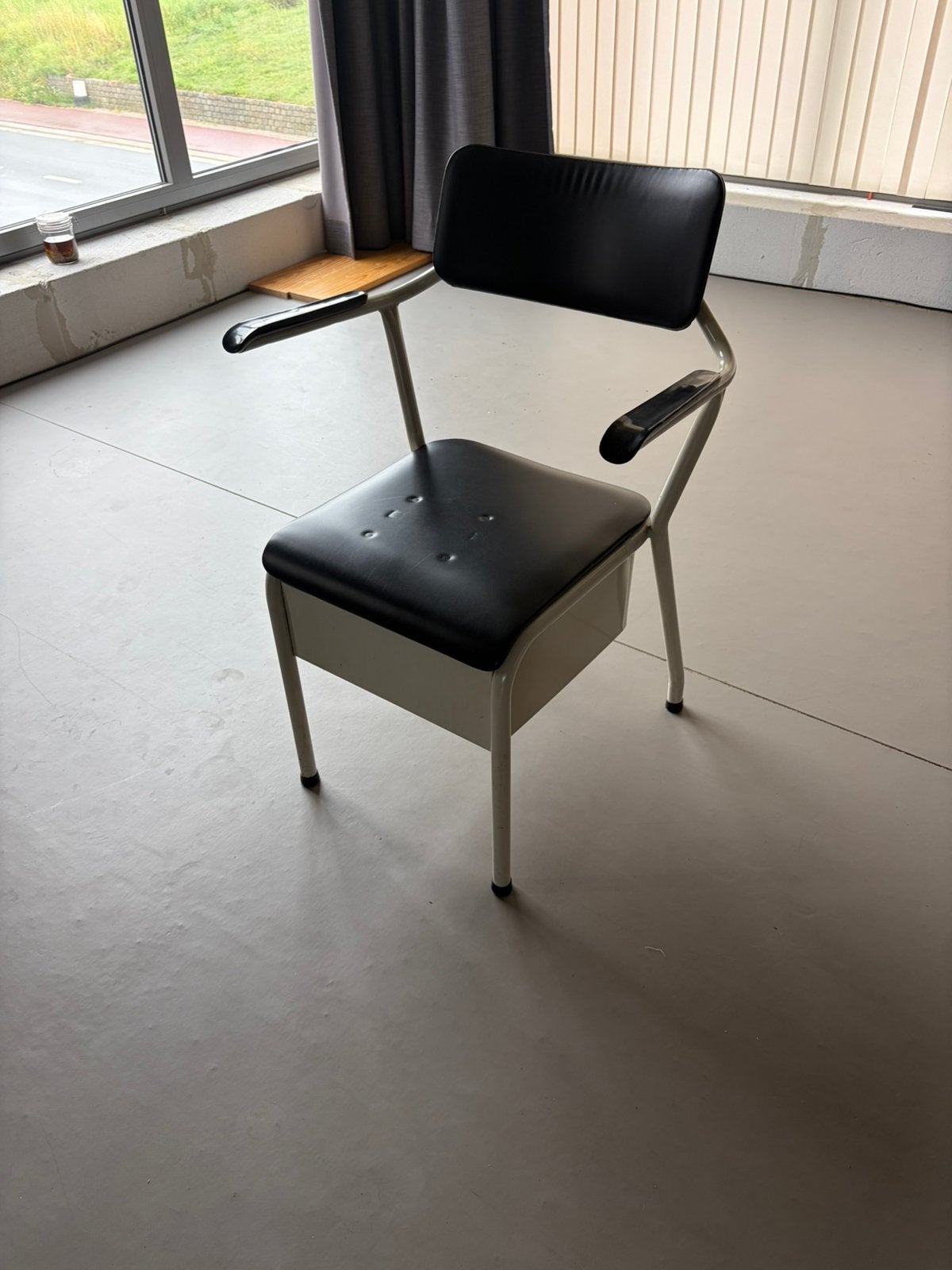 Toiletstoel, Huis en Inrichting, Stoelen, Ophalen, Zo goed als nieuw, Eén