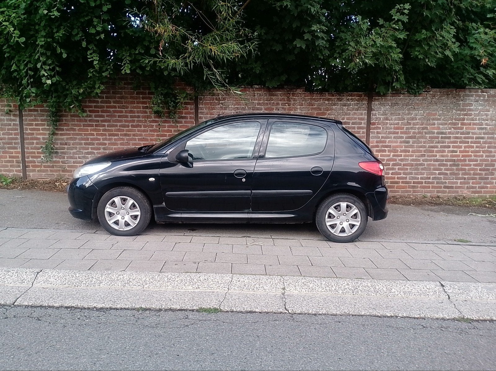 Peugeot 206+ 14 hdi ct ok 1700, Autos, Achat, Boîte manuelle, Noir, 5 portes