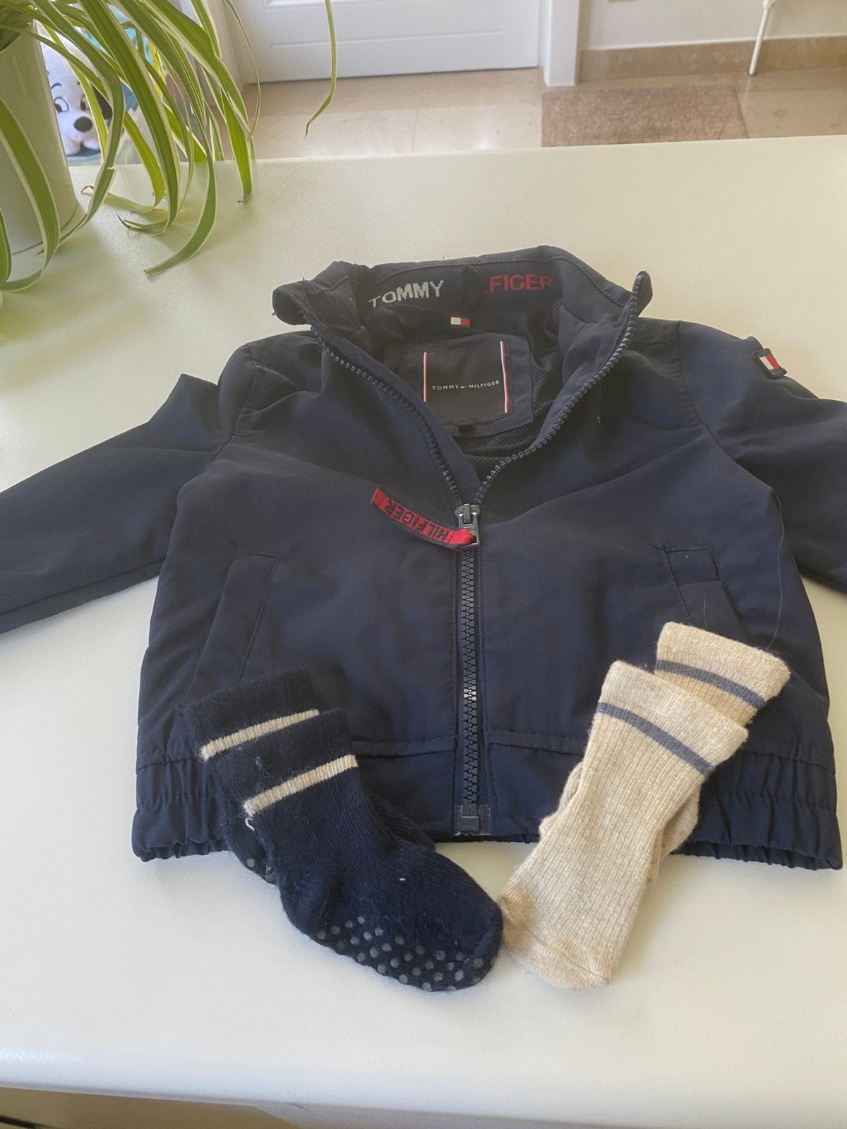 Regenvest Tommy Hilfiger, Enfants & Bébés, Enlèvement, Comme neuf, Taille 80