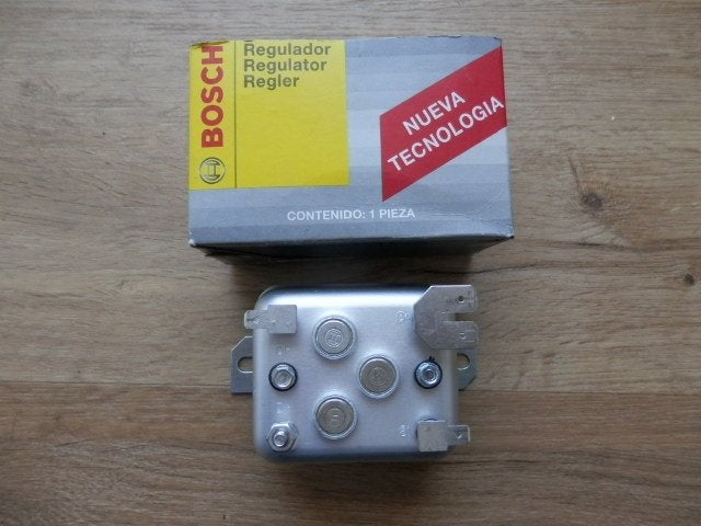 Spanningsregelaar Bosch 12 volt, o.a. VW Kever, Ophalen, Nieuw, Oldtimer onderdelen