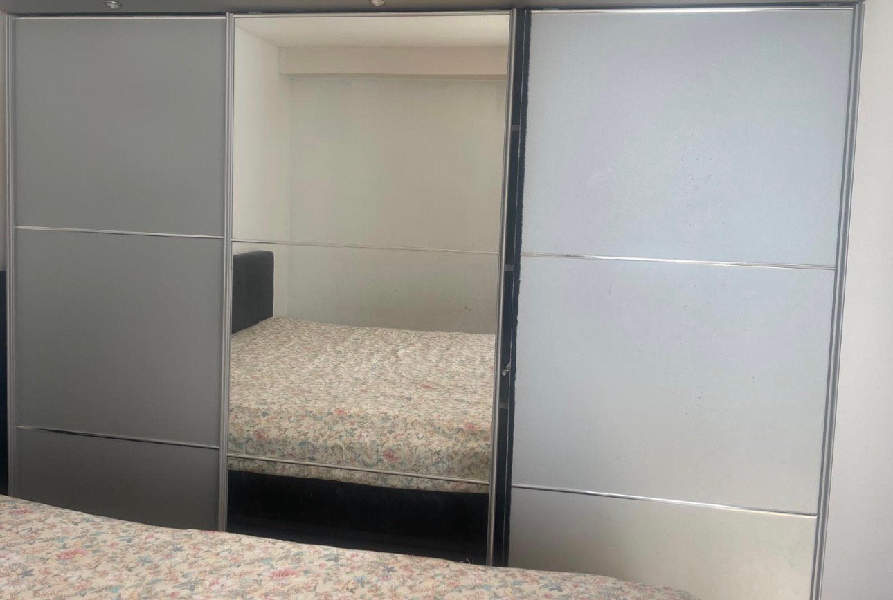 Gratis slaapkamer en kastmet verlichting zelf te demontere, Ophalen, Zo goed als nieuw