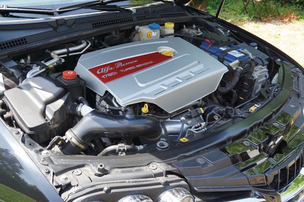 Buitenkans  Alfa Romeo TBi 1750 Benzina, Autos, Achat, Boîte manuelle, Noir, 5 portes