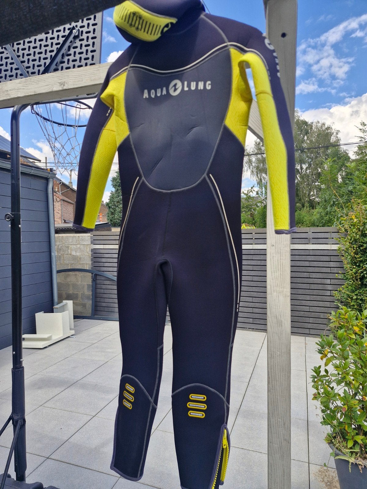 combinaison presque neuve 16ans, Sports nautiques & Bateaux