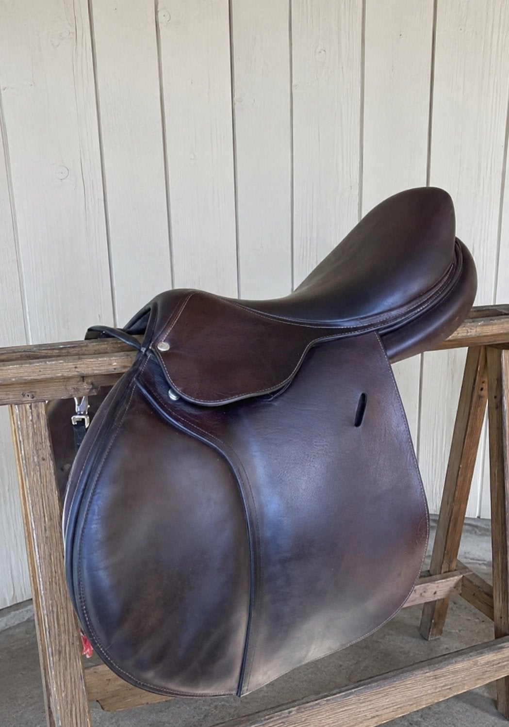 Butet Springzadel • 17,5”, Dieren en Toebehoren, Paarden en Pony's | Zadels, L (17.5 inch), Gebruikt, Kniewrongen, Overige merken