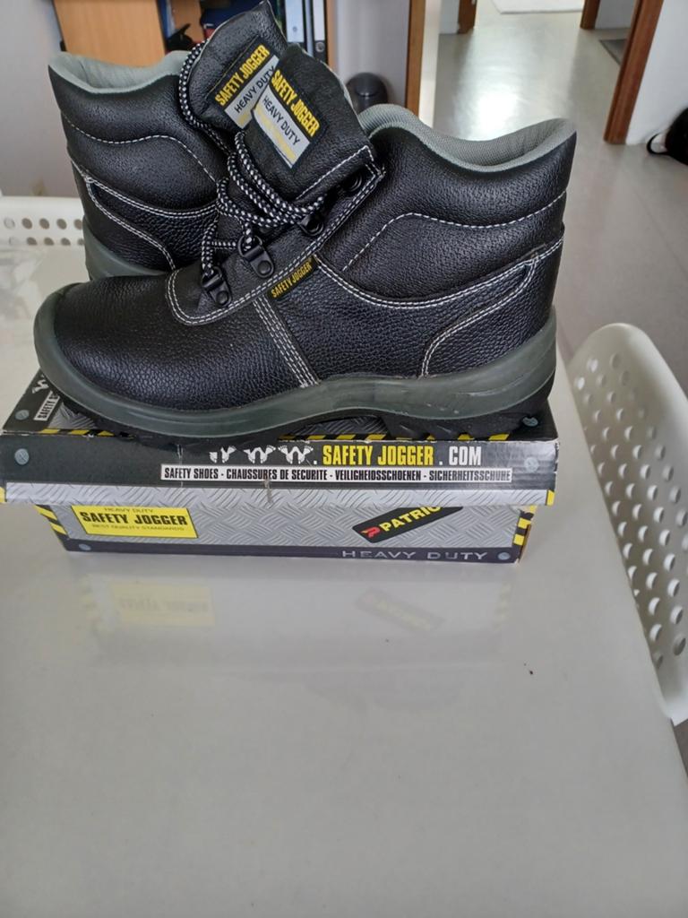 Chaussures de sécurité neuve en cuire T43, Bricolage & Construction, Enlèvement ou Envoi