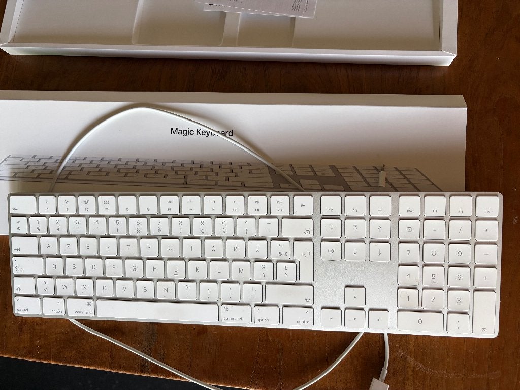 Apple Magic Keyboard, Azerty, Ophalen of Verzenden, Zo goed als nieuw, Apple
