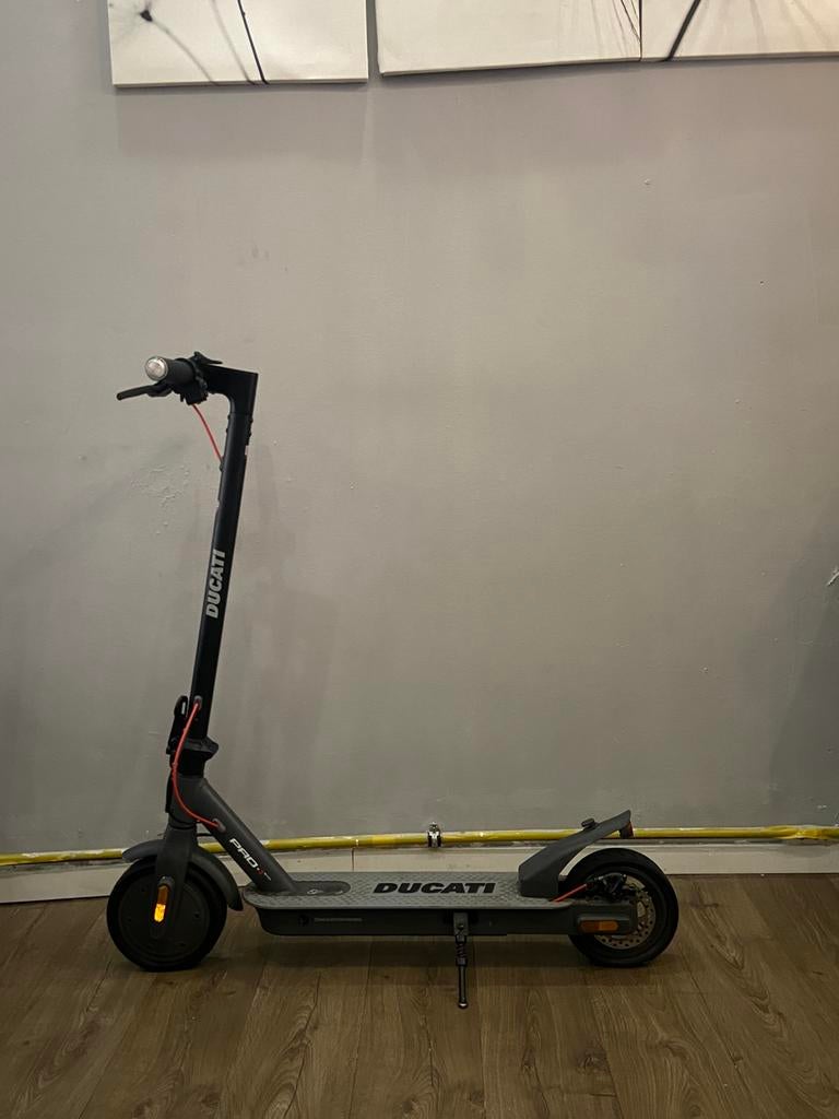 Elektrische step ducati, Ophalen, Zo goed als nieuw