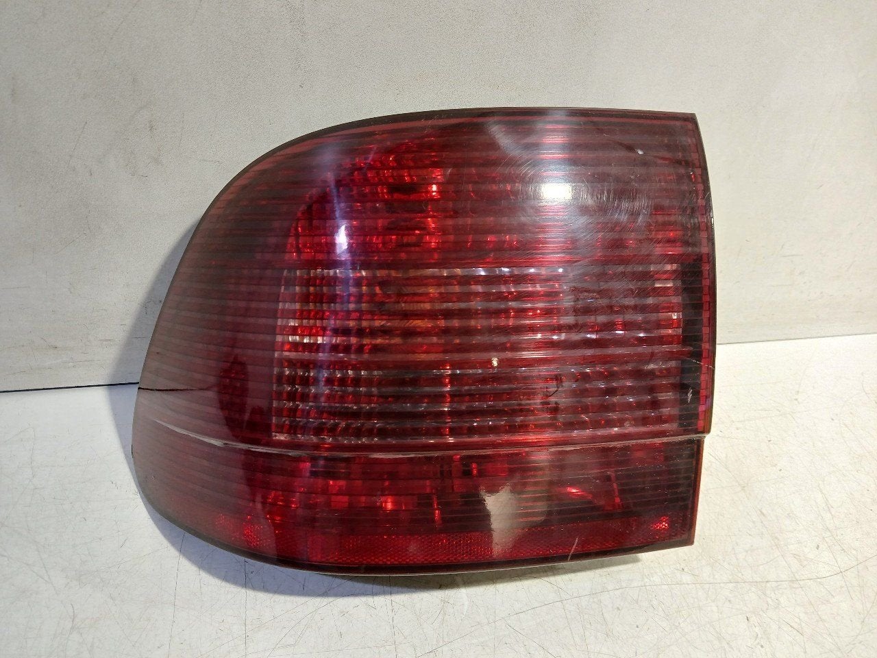 Achterlicht links buiten Porsche Cayenne, Auto-onderdelen, Onderdelen@venauto.nl, Van der Ven Autorecycling B.V., Gebruikt, Ettenseweg 76, 4706 PB Roosendaal, The Netherlands