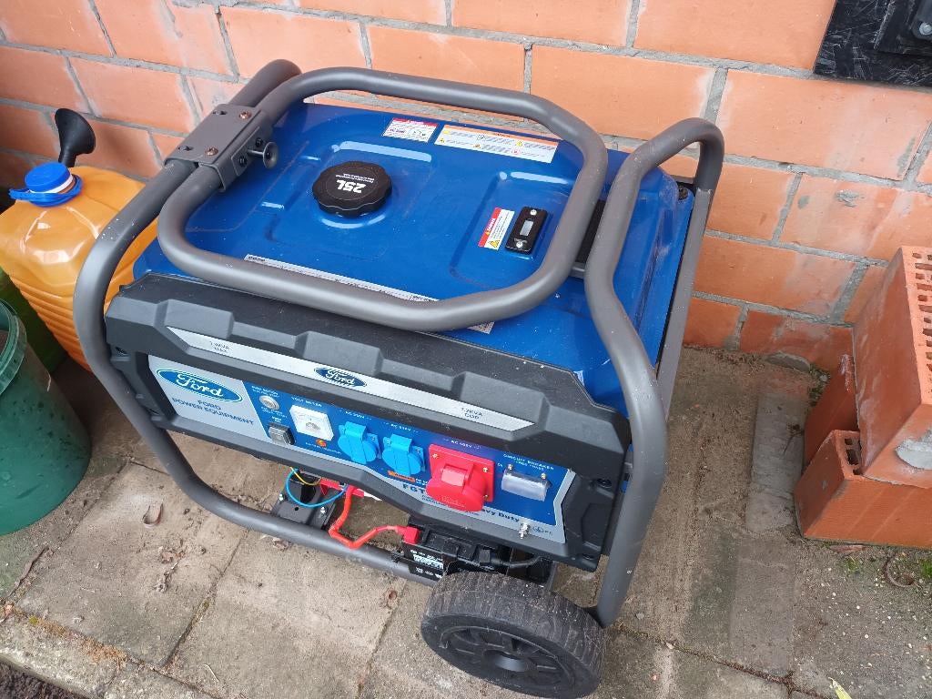 stroomgenerator, Doe-het-zelf en Bouw, Ophalen, Elektrisch startend, Benzine, Zo goed als nieuw