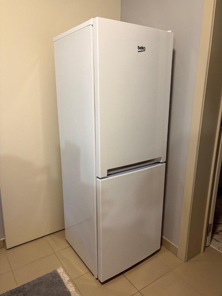 Beko koelkast met diepvries, Elektronische apparatuur, Ophalen, Gebruikt, Met aparte vriezer, 140 tot 160 cm