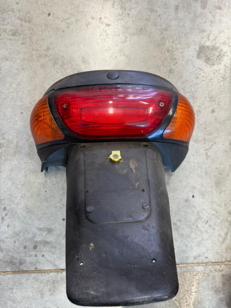 Piaggio zip type 1 2 3 sp98 mk1 achter licht spatbord, Ophalen of Verzenden