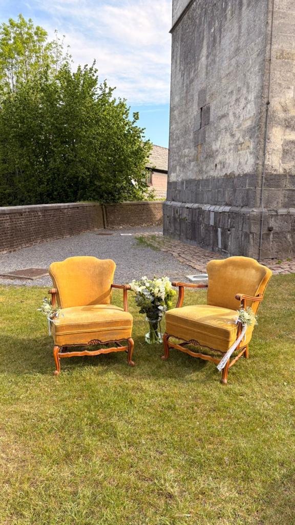 Des trucs de mariage... des chaises, des trucs vintage., Enlèvement