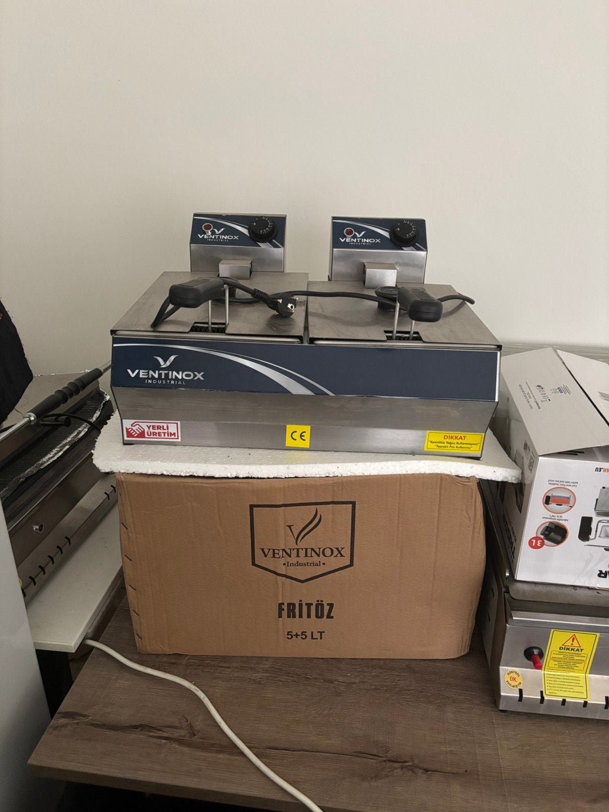 Elektrische fritöze nieuw nooit gebruikt, Elektronische apparatuur, Frituurpannen, 4 liter of meer, Ophalen, Nieuw, Duo-friteuse