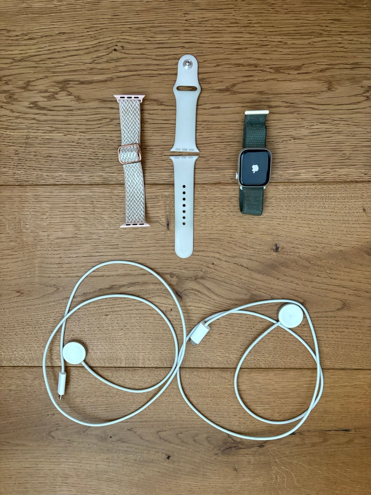 Apple Watch Series 8 GPS 41 mm  + 3 bandjes + 2 opladers, Enlèvement ou Envoi, IOS, Utilisé, Argent