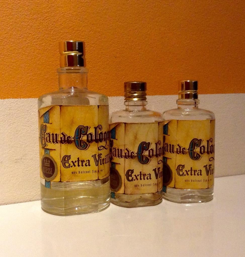 Oude flessen Eau De Cologne Extra Vieille Altesse, Verzamelen, Ophalen of Verzenden, Gebruikt, Parfumfles