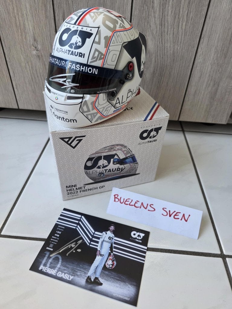 1/2 F1 Pierre Gasly French GP '22 * GESIGNEERD * NIEUW *, Verzamelen, Ophalen of Verzenden, Nieuw, Formule 1