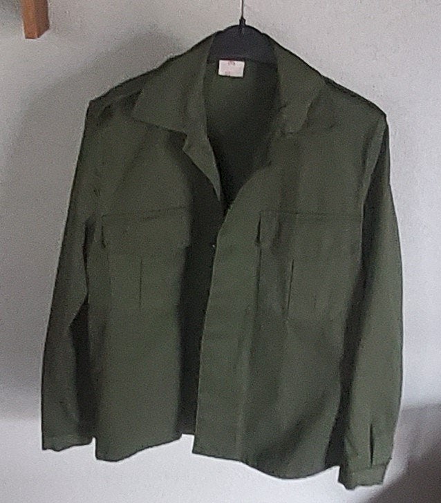 Chemise neuve (army) verte (petite taille/taille 35), Enlèvement, Neuf, Vert