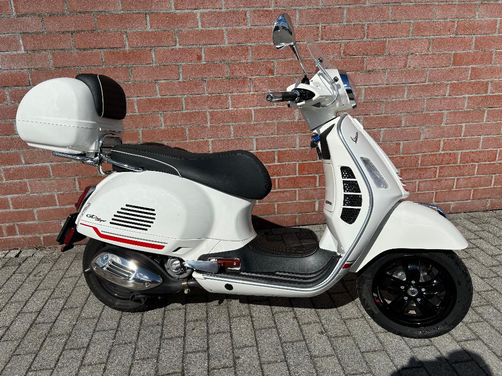 vespa 300 GTS, Motoren, Motoren | Piaggio, Scooter, Gebruikt, Particulier, 278 cc