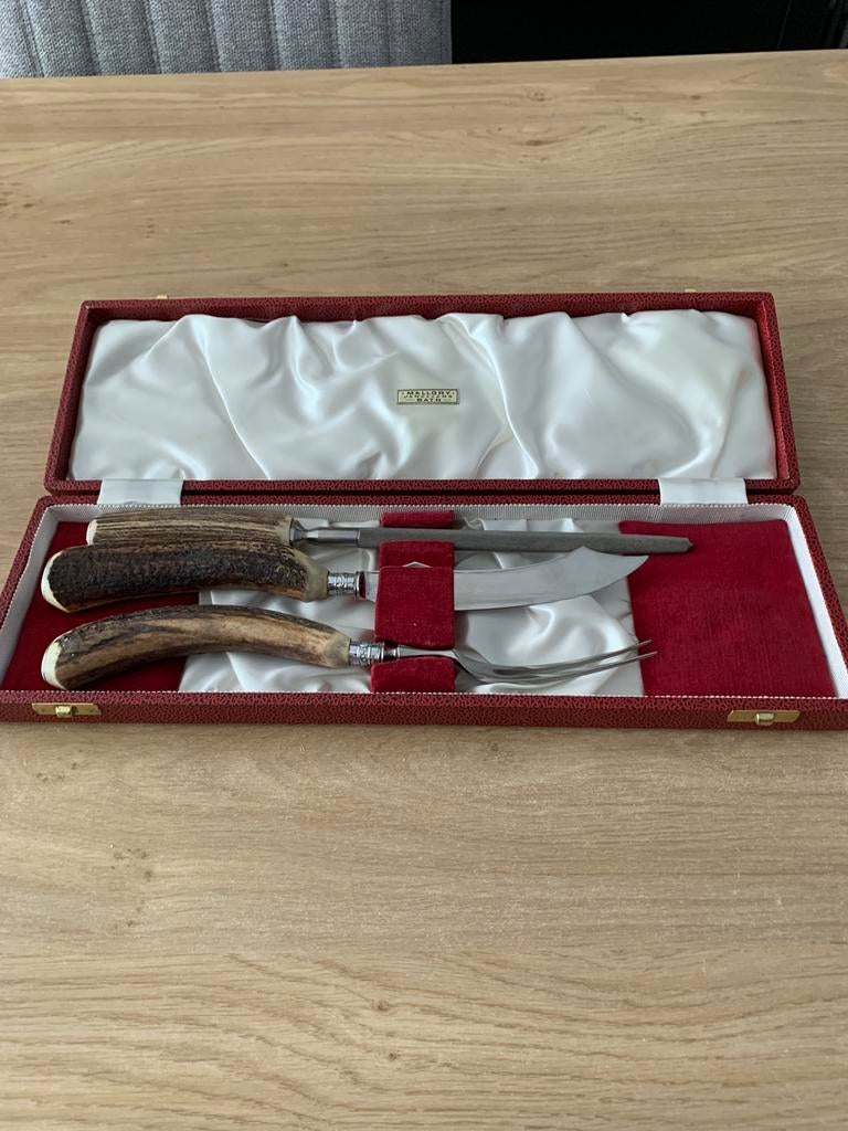 Snijset met hertshoornen handvaten., Ophalen