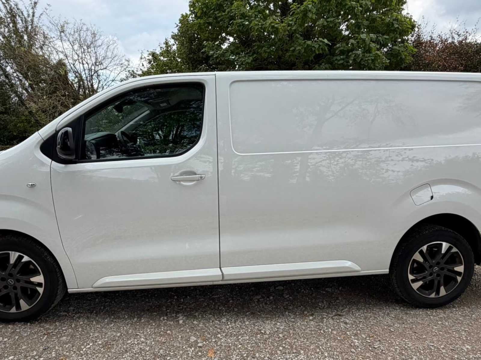 2022 Opel Vivaro lichte vracht - trekhaak - automaat - inger, Automaat, Gebruikt, Euro 6, Bedrijf