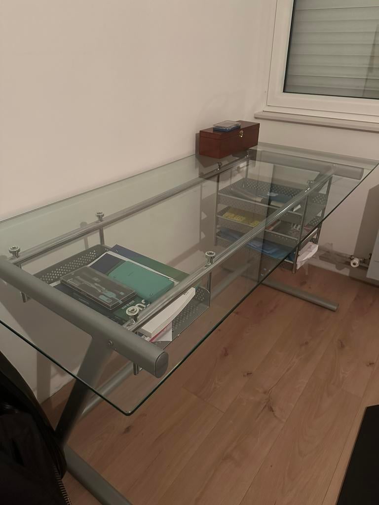 Glazen bureau, Huis en Inrichting, Bureaus, Ophalen, Zo goed als nieuw, Grijs, Modern