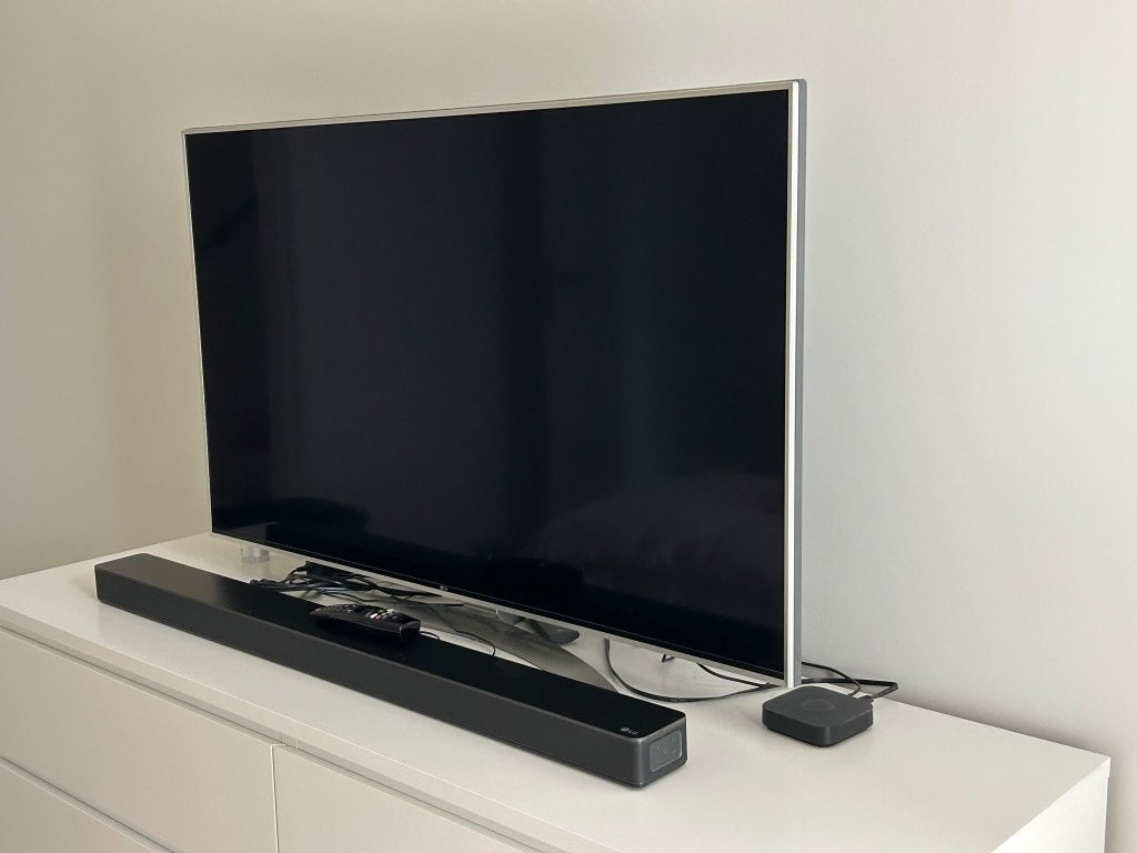 Televisie LG met bijhorende soundbar en subwoofer, TV, Hi-fi & Vidéo, LED, Utilisé, 100 cm ou plus, 4k (UHD)
