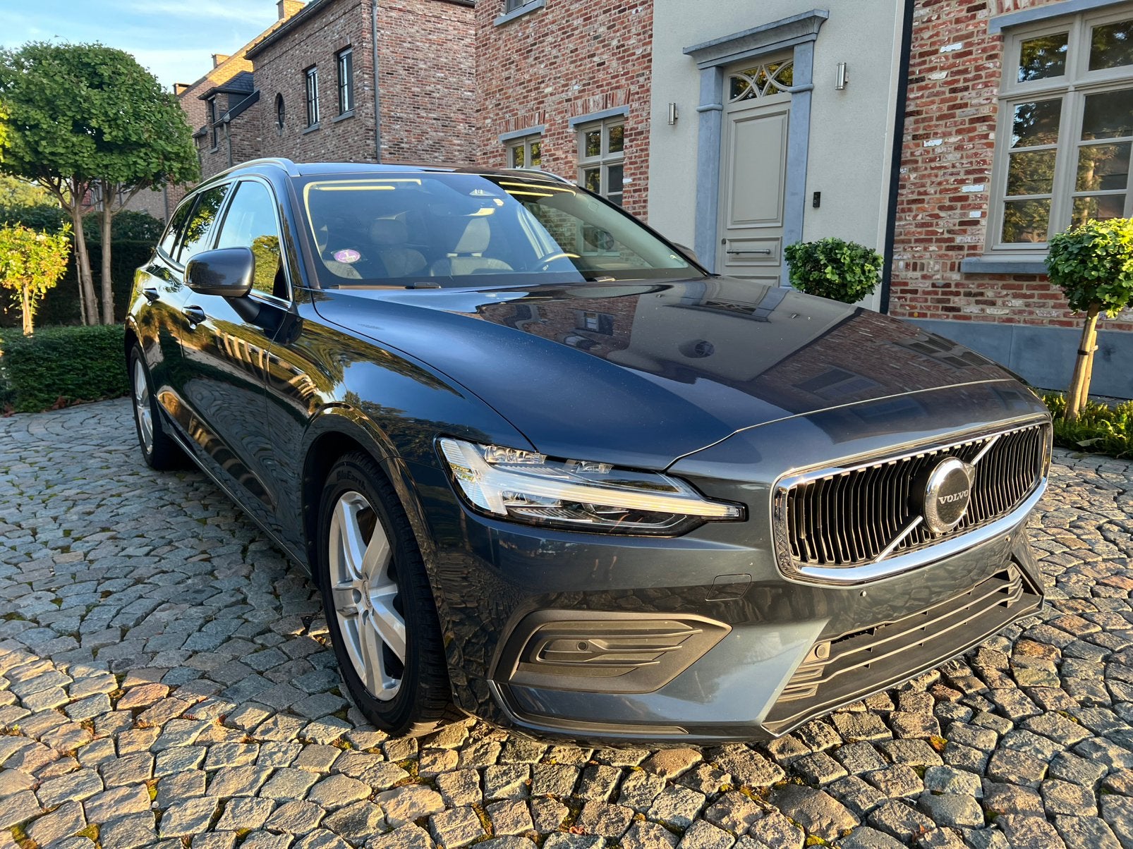 Volvo V60 core B3 2.0 benzine 2023 automaat, Auto's, Automaat, Stof, Blauw, V60