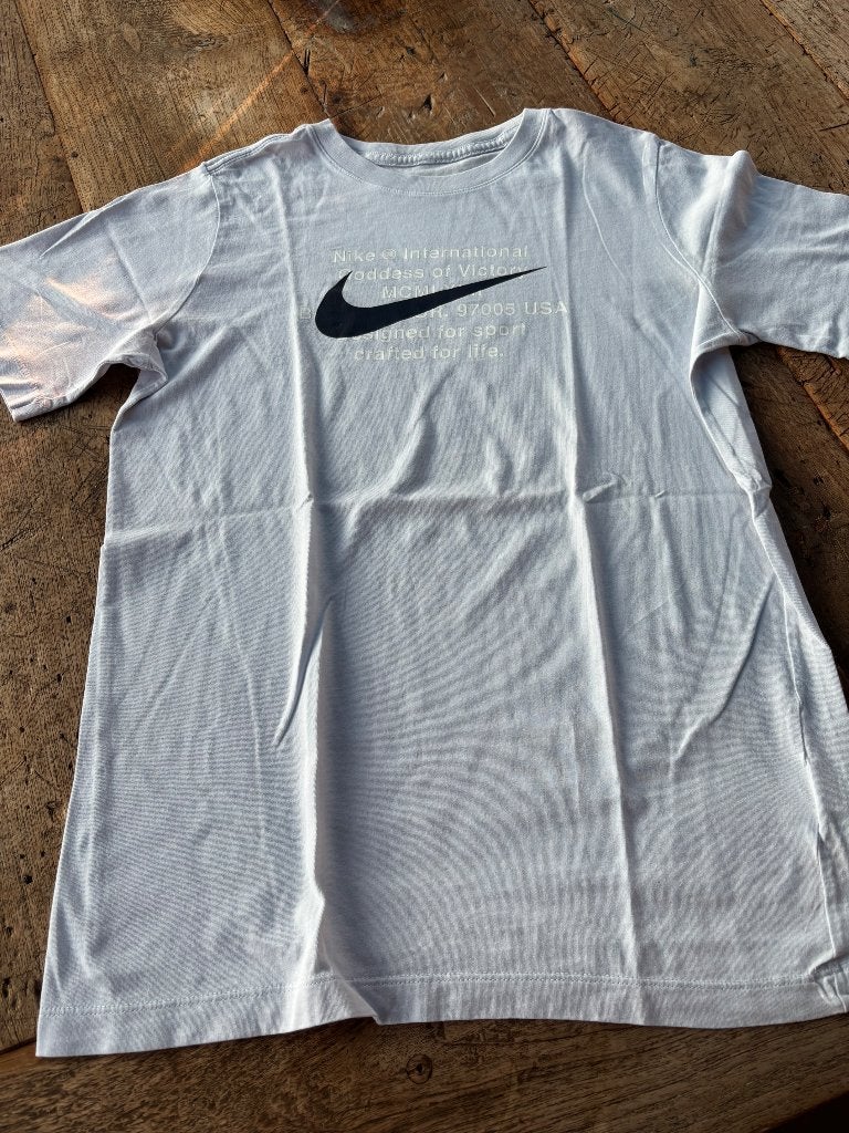 Nike T Shirt maat 158, Kinderen en Baby's, Kinderkleding | Maat 158, Ophalen of Verzenden, Zo goed als nieuw