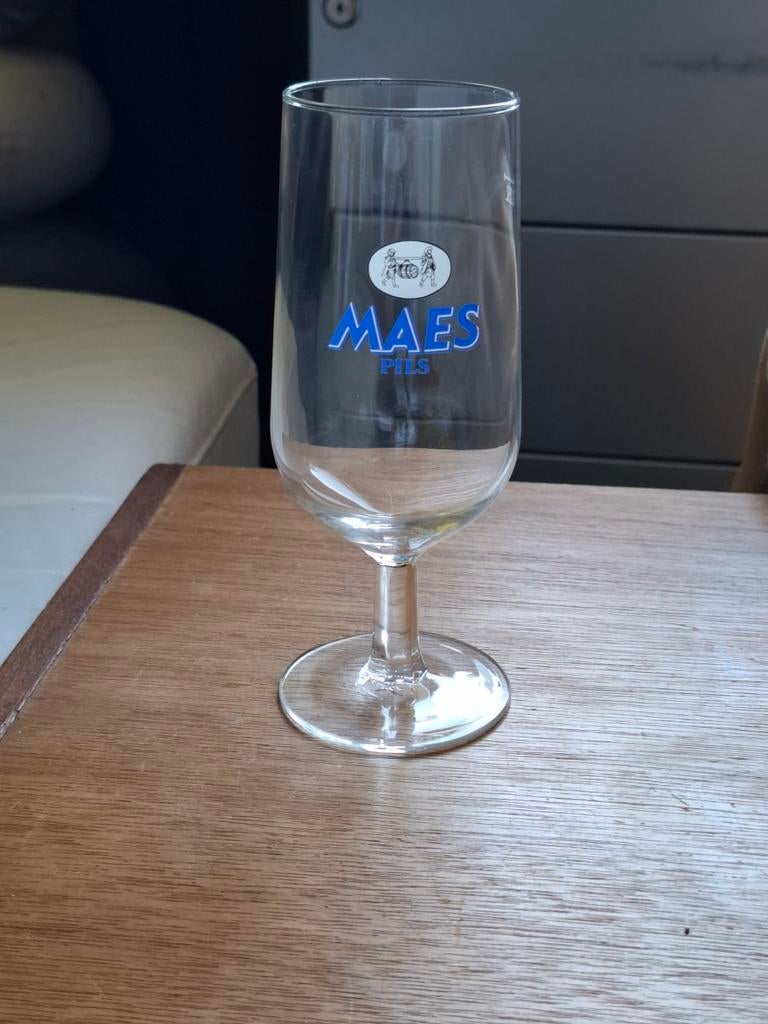 3 ANCIENS VERRES DE MAES PILS SUR PIED. EN TRES BON ÉTAT., Enlèvement
