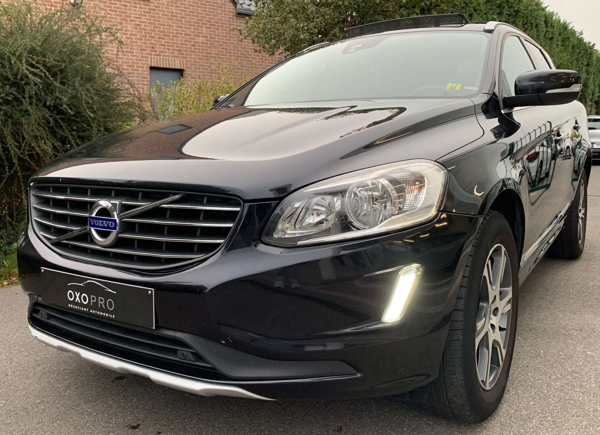 Volvo XC60 2.0 D3 Summum 136CV / FaceLift / Toit Pano / Cuir, Auto's, Euro 5, Gebruikt, 1984 cc, 136 pk