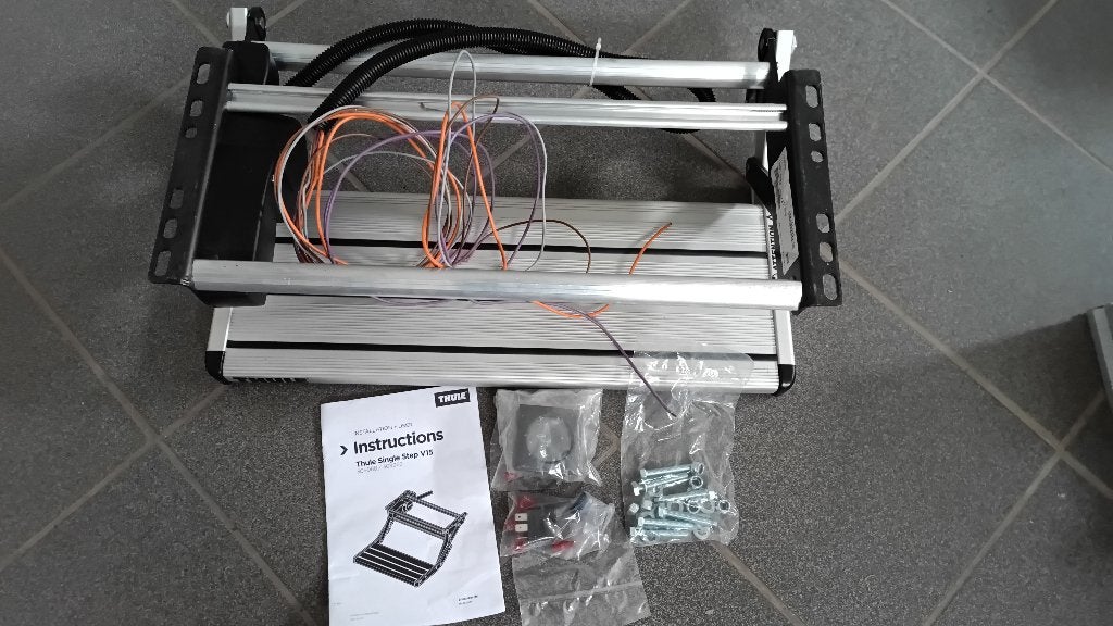 Marche pied électrique Thule Single Step 550 12v, Enlèvement ou Envoi, Comme neuf