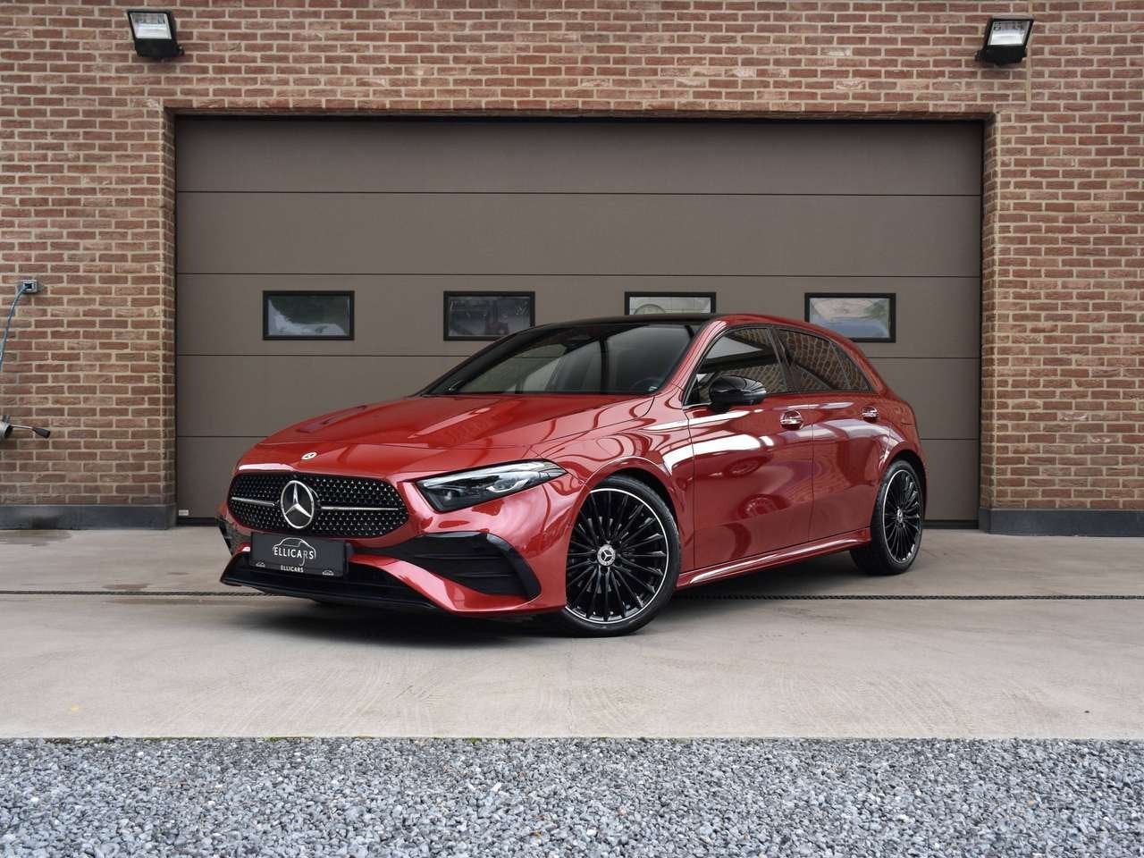 Mercedes-Benz A 180 AMG LINE NIGHT PAKKET / SCHUIFDAK / CAR, Auto's, Zwart, 4 cilinders, Bedrijf, 5 zetels