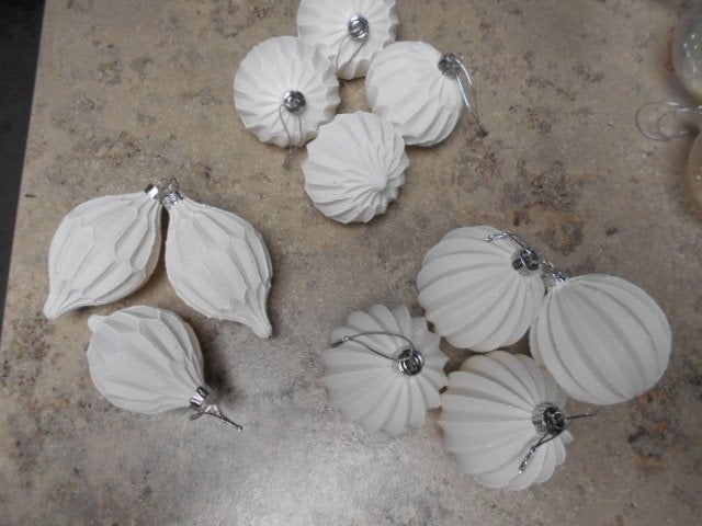 11 nouvelles boules de Noël spéciales - 9 et 11 cm, Enlèvement ou Envoi, Neuf