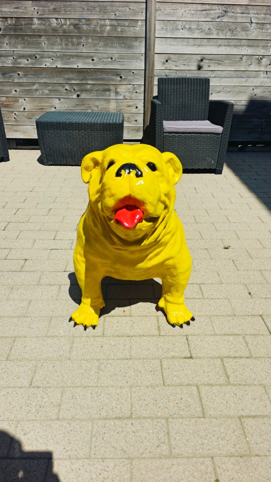 Statue de bouledogue extérieure, Enlèvement