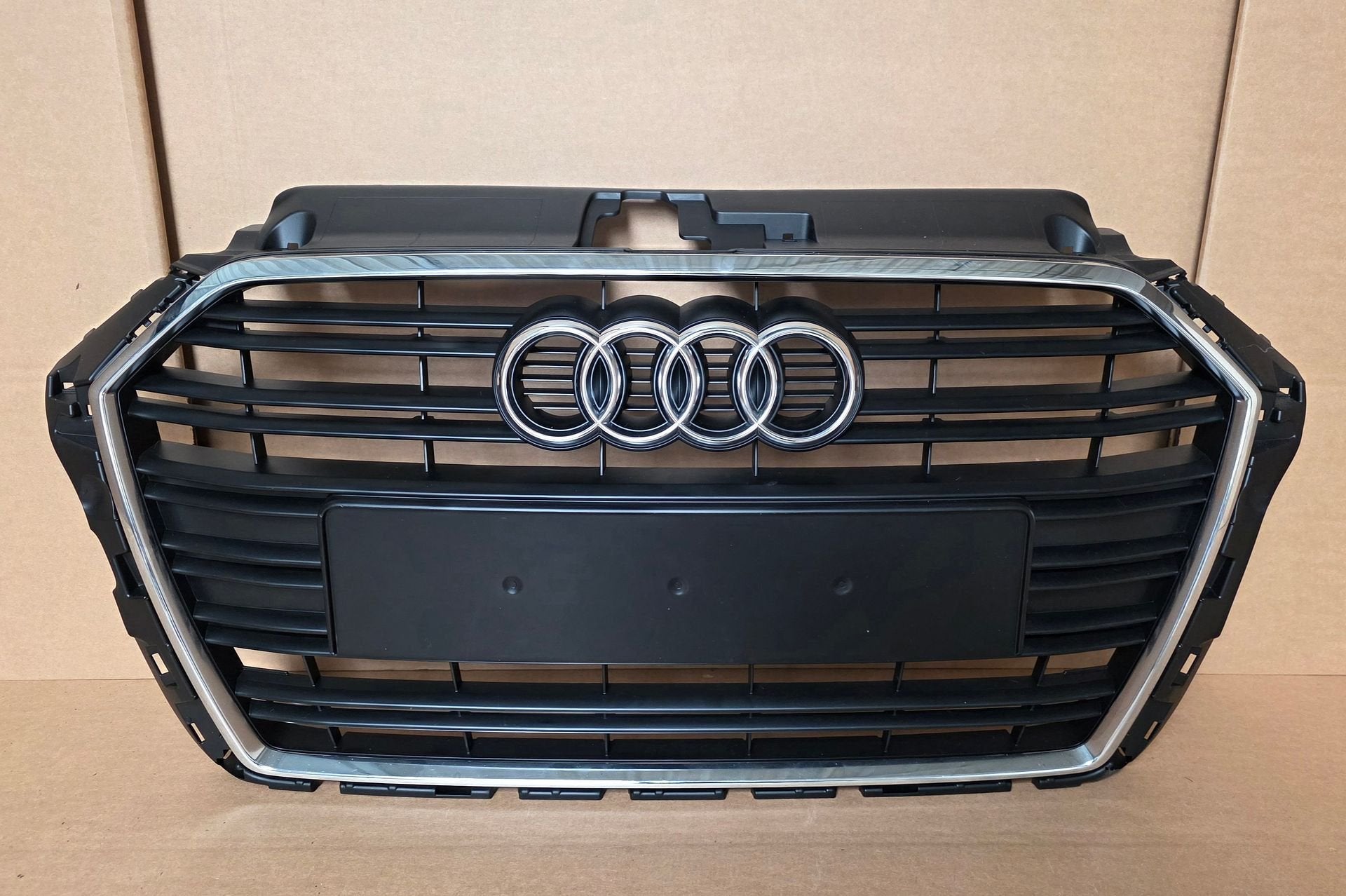 Grill AUDI A3 8V GRILLE FACELIFT bj.2017-2021 8V0 Orgineel, Auto-onderdelen, Gebruikt, -, Ophalen of Verzenden, -