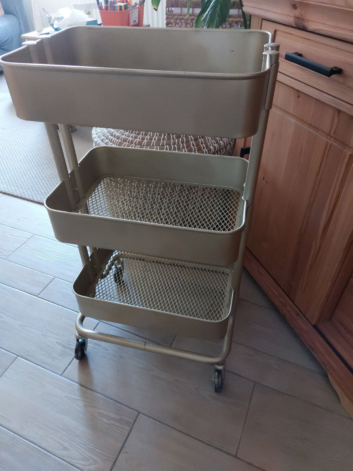 desserte ikea, Enlèvement