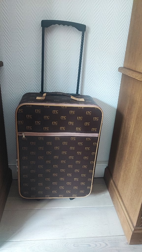 Nieuwe koffer Louis Vuitton stijl nieuwstaat ITC Travel, Handtassen en Accessoires, Koffers, Zo goed als nieuw, Ophalen of Verzenden