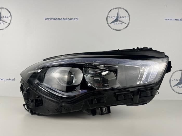 Phare droit d'un Mercedes CLA, Autos : Pièces & Accessoires, Éclairage, Mercedes-Benz, Utilisé, 3 mois de garantie