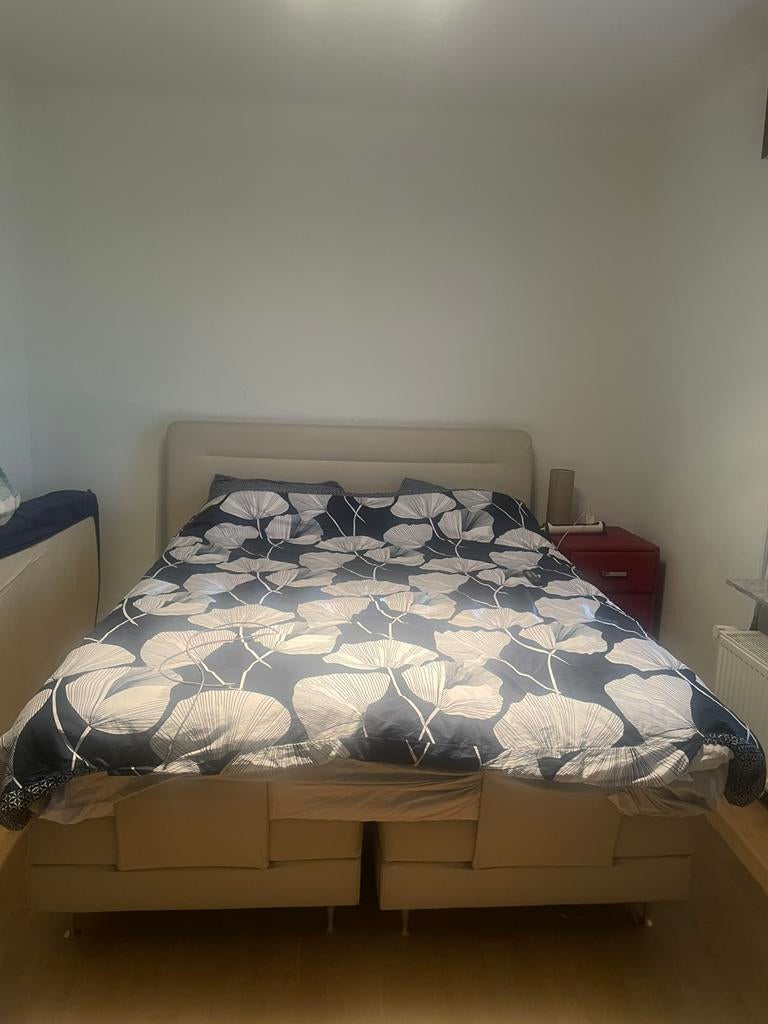Eliktrische.   Boxspring    Met afstand bediening, Huis en Inrichting, Ophalen, Zo goed als nieuw