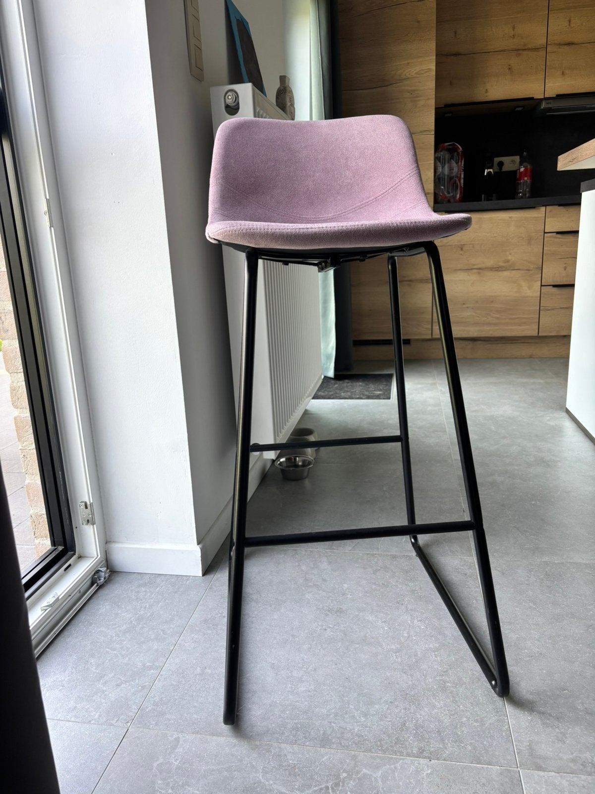 4 barkrukken, oud roze met zwart metalen onderstel., Ophalen, Met voetsteun, Zo goed als nieuw, 90 cm of meer