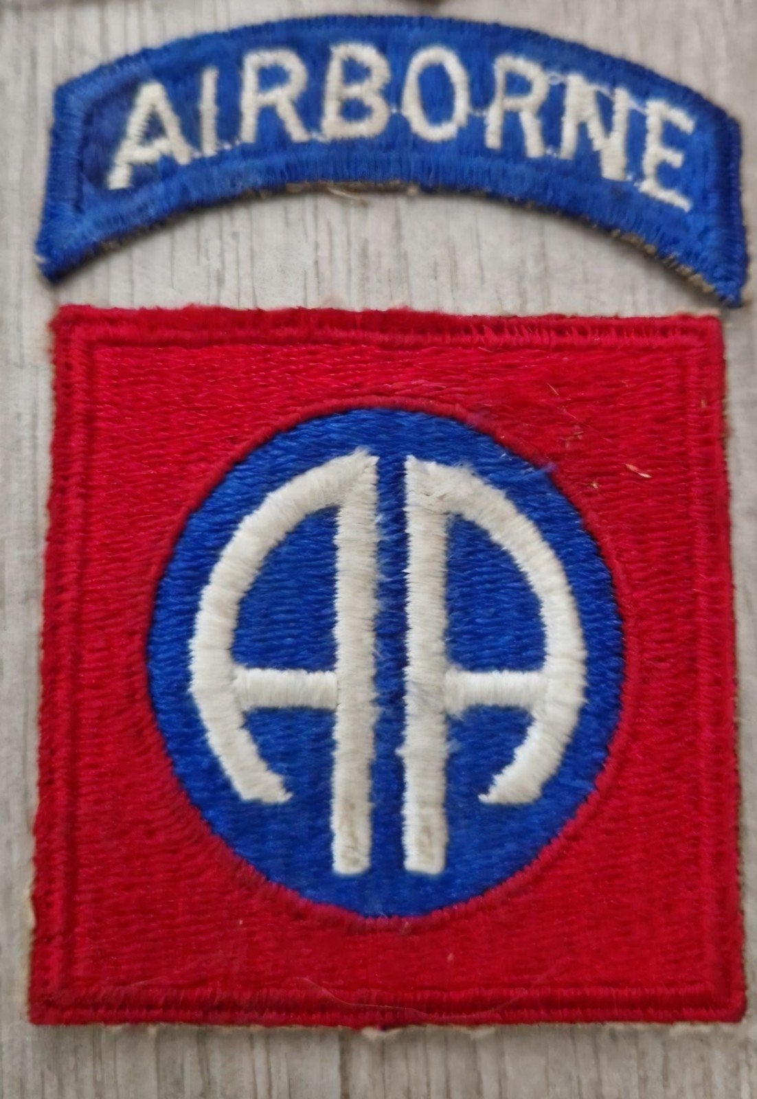 lot de badges 82nd Airborne WW2, Envoi