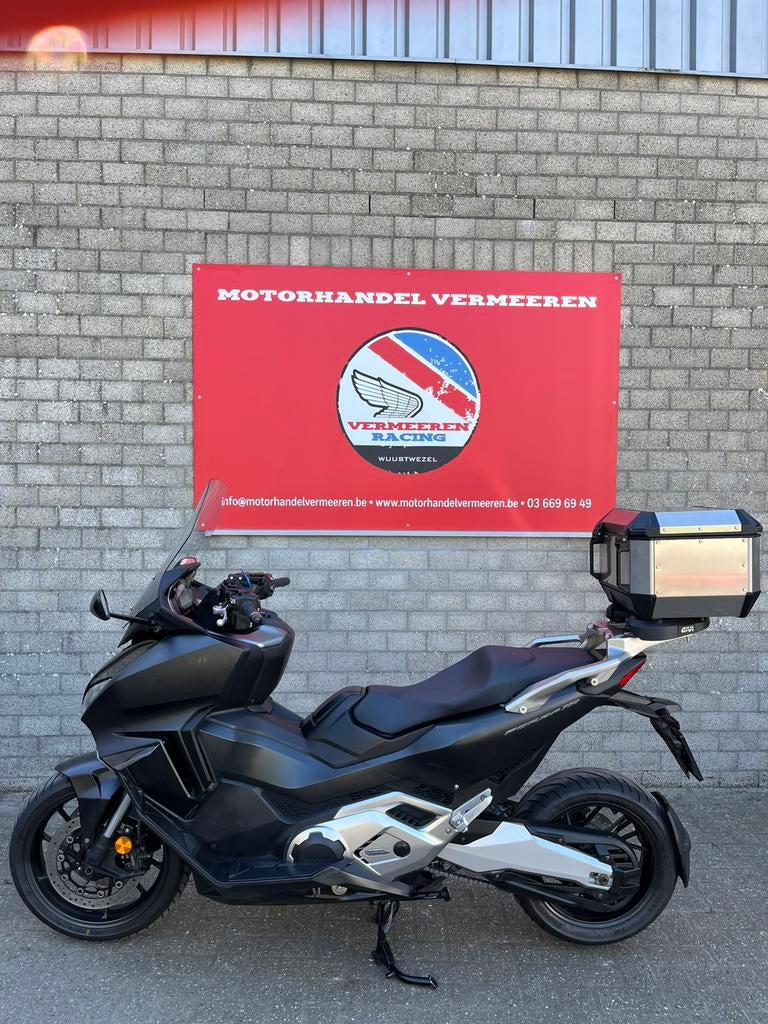 Honda Forza 750, Motoren, Scooter, Bedrijf