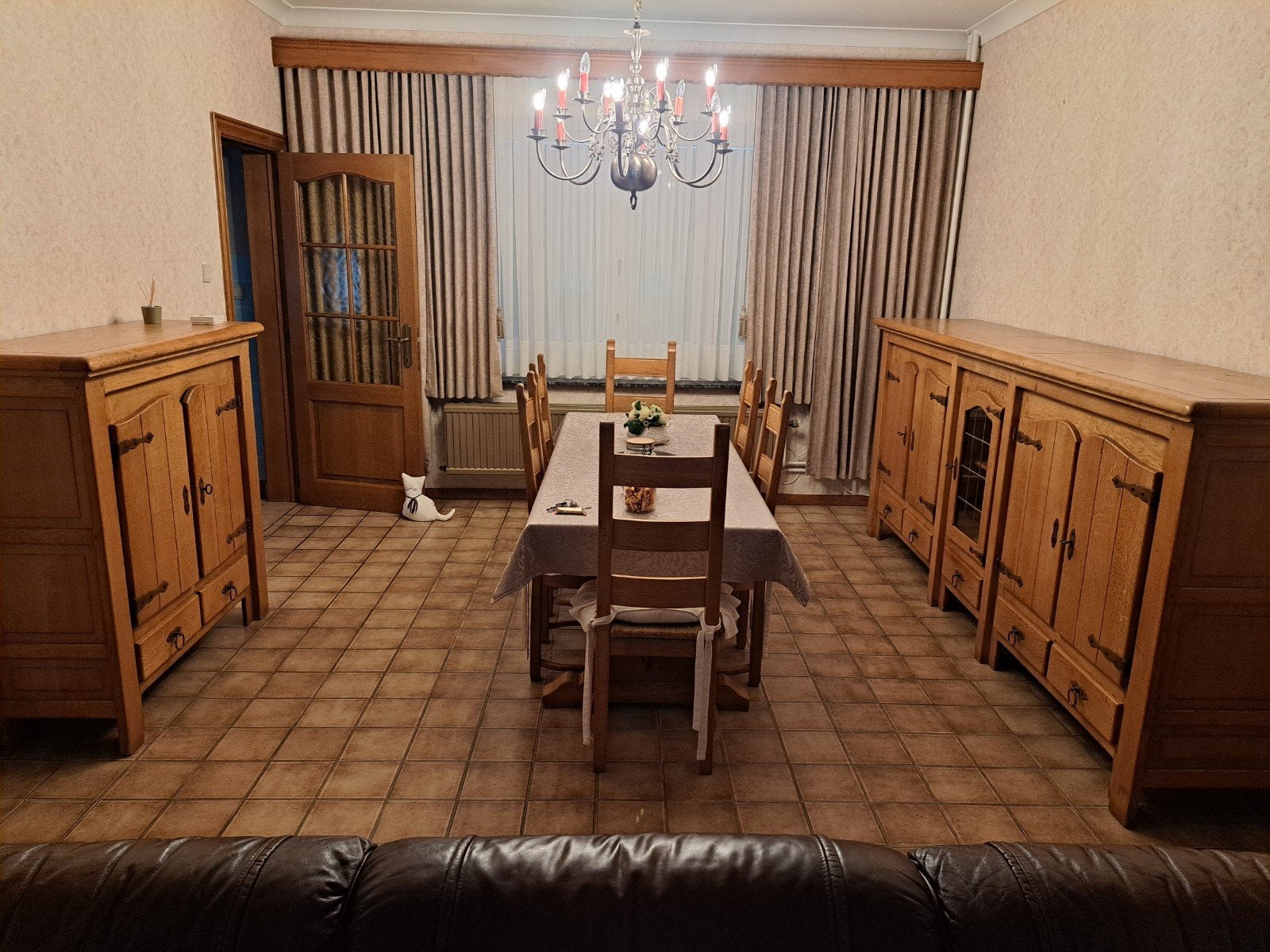 Eiken eetkamer, Ophalen
