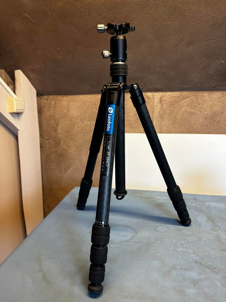 Leofoto Urban carbon statief met balhoofd, Enlèvement ou Envoi, Avec rotule, 150 à 175 cm, Comme neuf