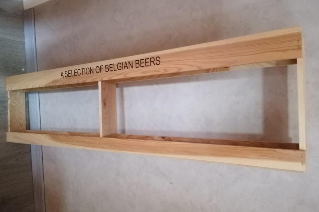Houten bierrek om 1m bier in te steken. Perfecte staat., Ophalen, Flesje(s)