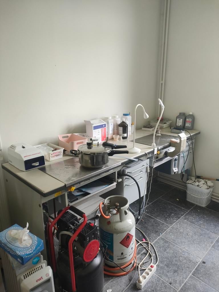Gebruikte dentaal apparatuur te koop wgens stopzetting labo., Ophalen, Gebruikt