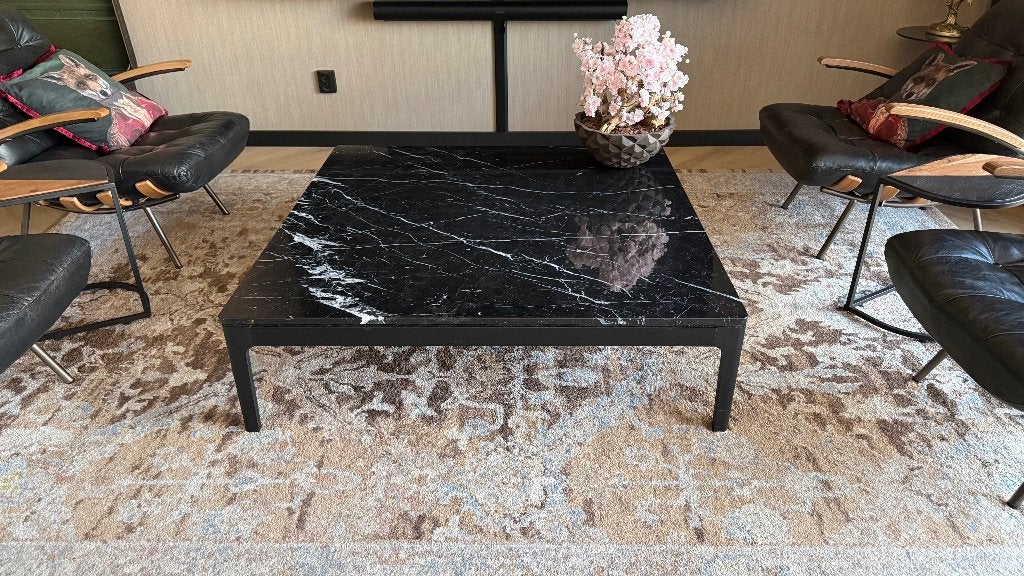Zwart marmer en massief eiken vierkante Salontafel, Huis en Inrichting, Tafels | Salontafels, Ophalen, Vierkant, Eikenhout, 5 – 50