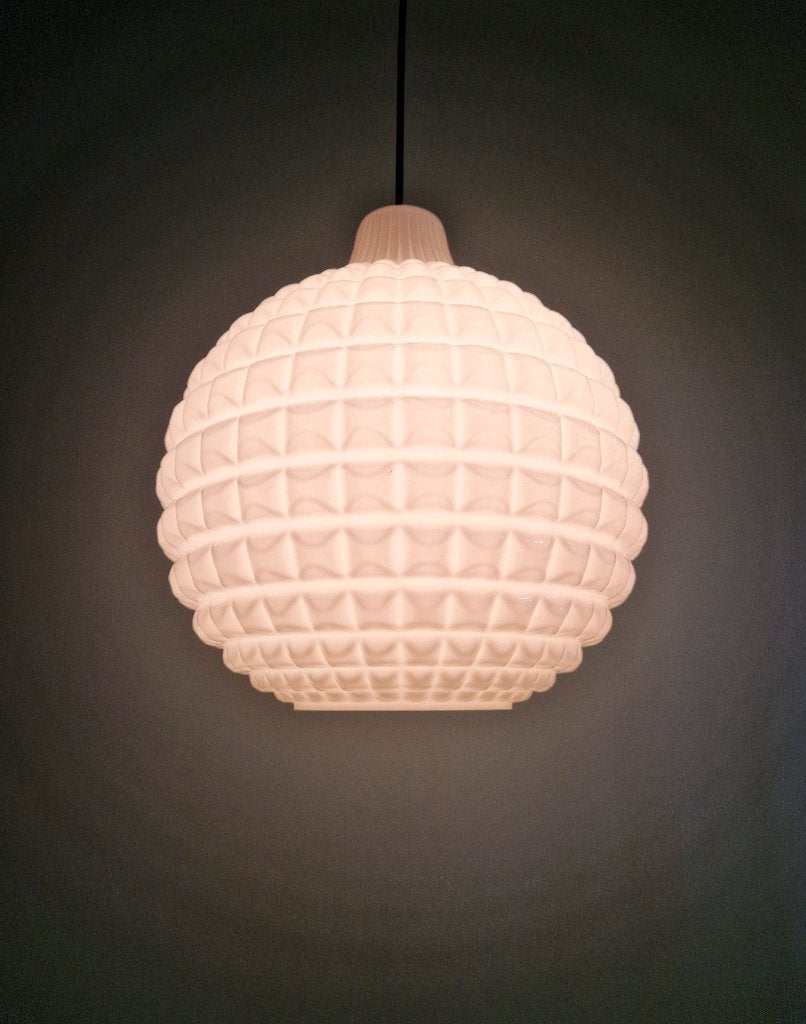 Suspension sphérique en opaline blanche, Space Age, 1960-70, Enlèvement ou Envoi