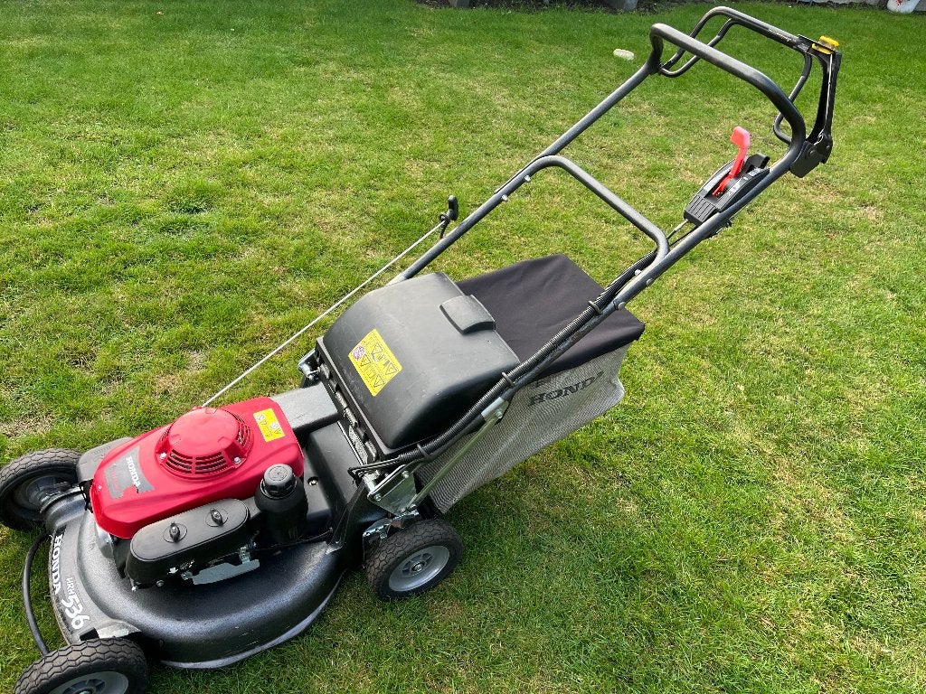 Grasmaaier honda hrh 536 prohydrostatic zelftrekker 6.5pk, Tuin en Terras, Ophalen, Cirkelmaaier, Zo goed als nieuw, Benzine-grasmaaier