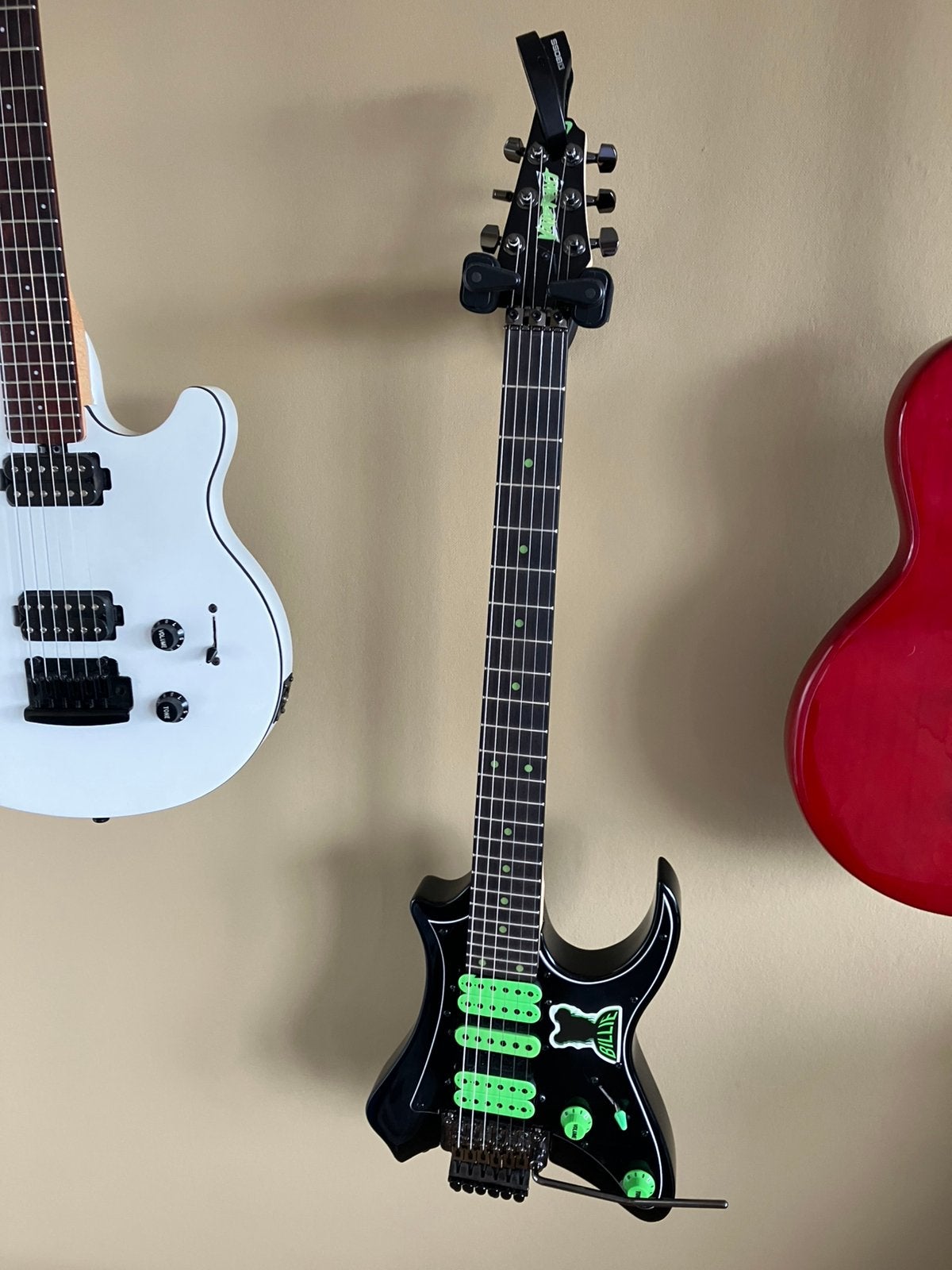 Traveler V88 Vaibrant DLX, Musique & Instruments, Instruments à corde | Guitares | Électriques, Enlèvement ou Envoi, Comme neuf